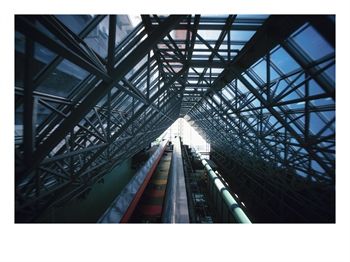 20080104175827-010309-0800-2211-nshs-interior-of-elevator-shaft-architecture-montreal-park-viger-posteres.jpg